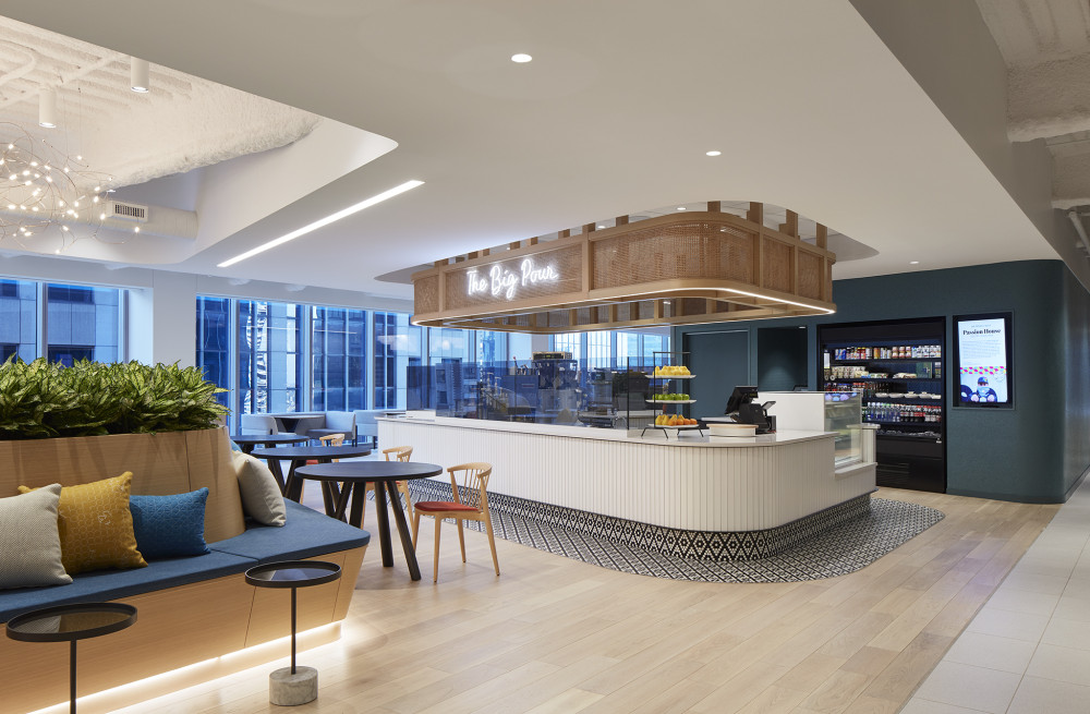 1689 002