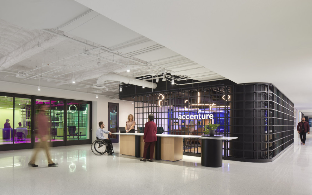 HIPCH Accenture Chicago Mc Caugherty Kendall 221211 1684 008