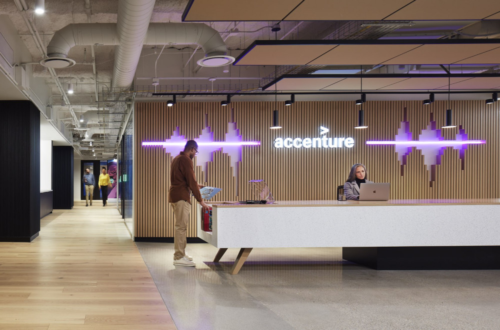 HIPCH Accenture Chicago Mc Caugherty Kendall 221211 1684 011
