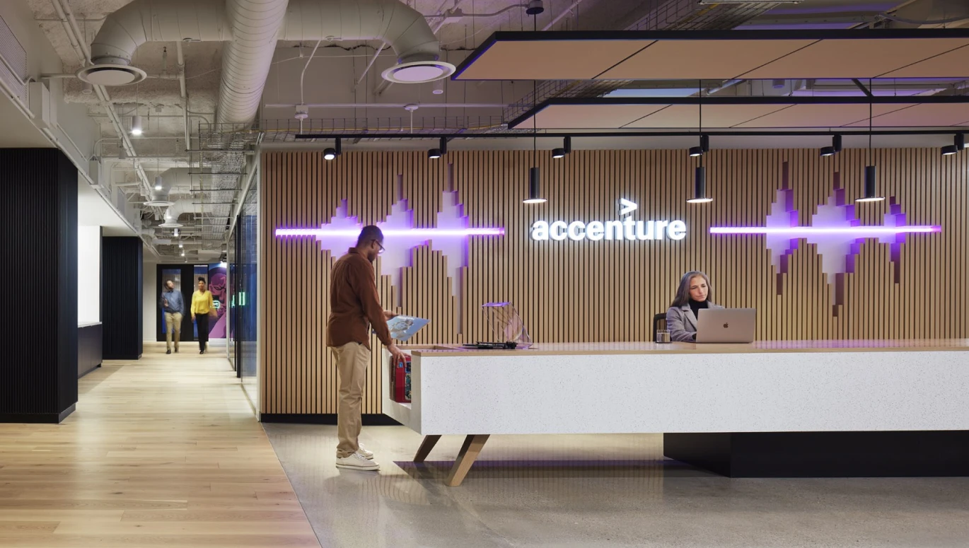 HIPCH Accenture Chicago Mc Caugherty Kendall 221211 1684 011